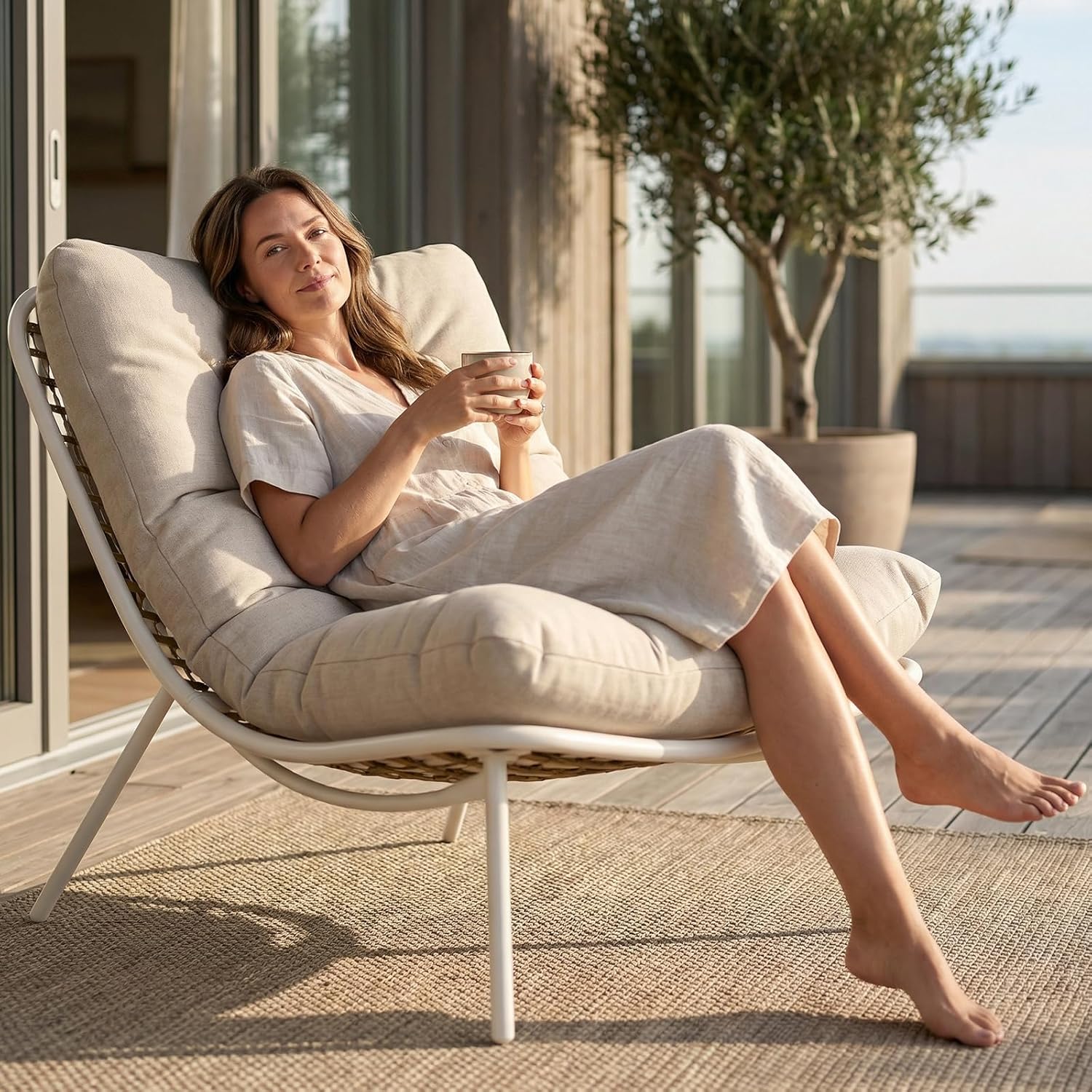 SWITTE Wicker Chaise Lounge Chair, Outdoor Papasan Recliner with Thick Cushion, Low Seat Patio Chair for Balcony, Backyard, Poolside - Cream